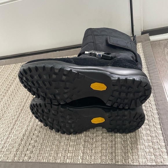 Coach Sharron style A7642 monogram signature boots with vibram Sole, size 8.5 - Picture 8 of 9